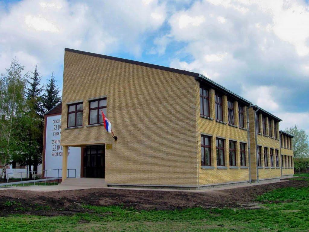 Школа у Бачком Моноштору